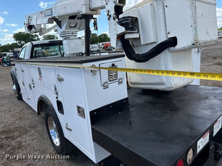 image for item EQ1465 2019 Ford   F550 bucket truck