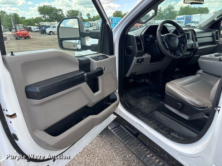 image for item EQ1465 2019 Ford   F550 bucket truck