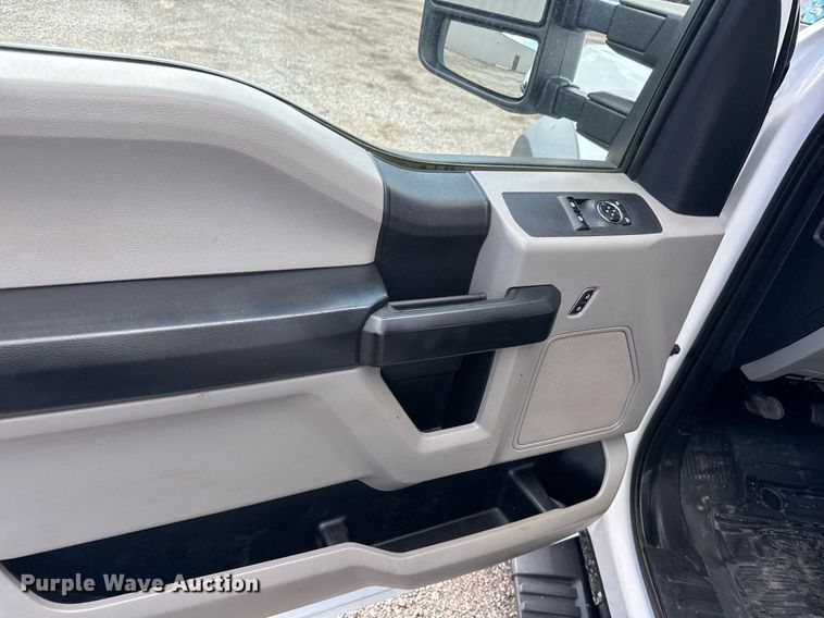 image for item EQ1465 2019 Ford   F550 bucket truck