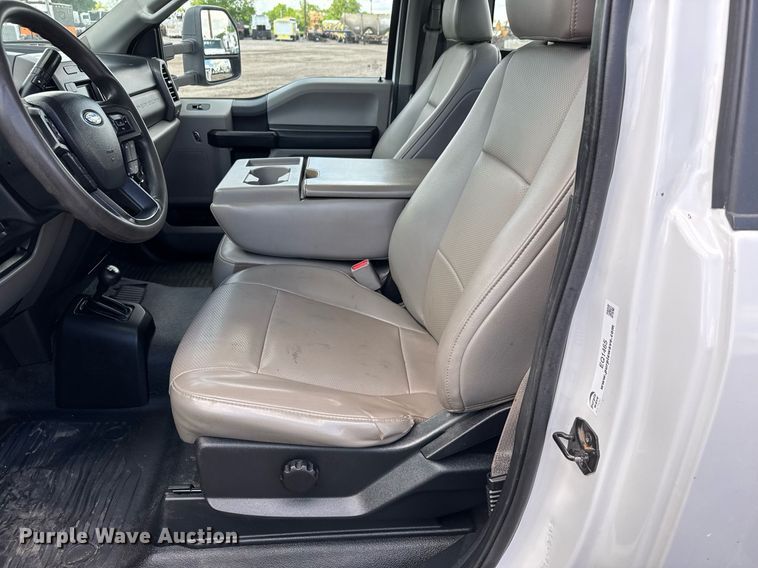 image for item EQ1465 2019 Ford   F550 bucket truck