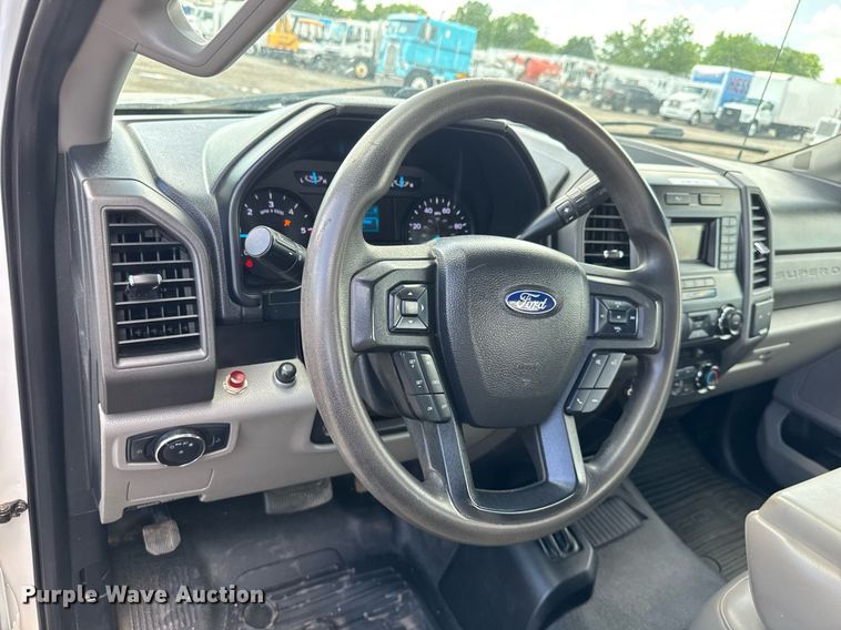 image for item EQ1465 2019 Ford   F550 bucket truck