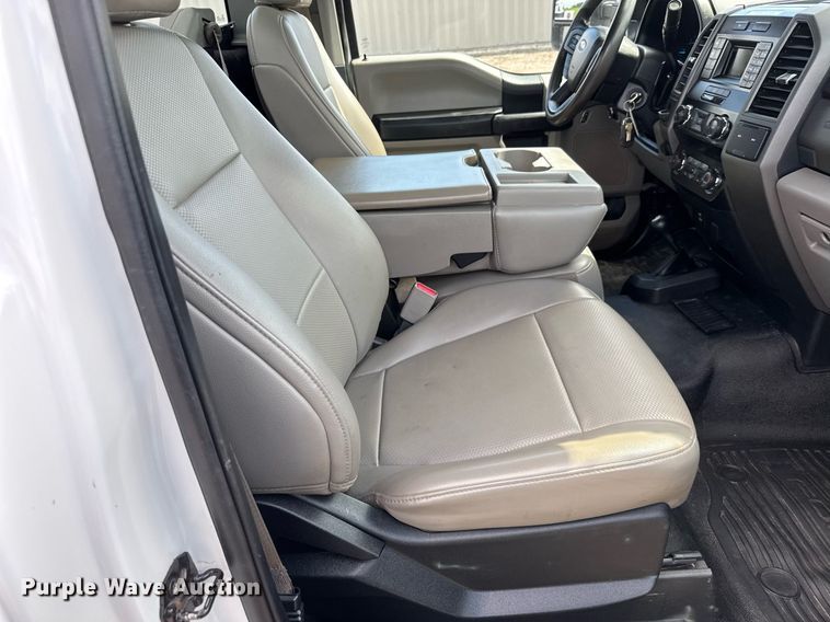 image for item EQ1465 2019 Ford   F550 bucket truck