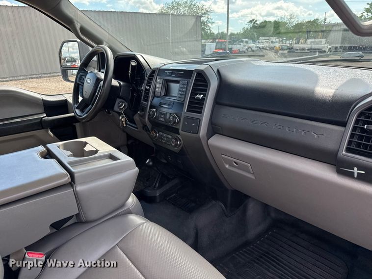 image for item EQ1465 2019 Ford   F550 bucket truck