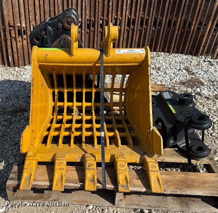 image for item ER0069 Mini excavator attachments