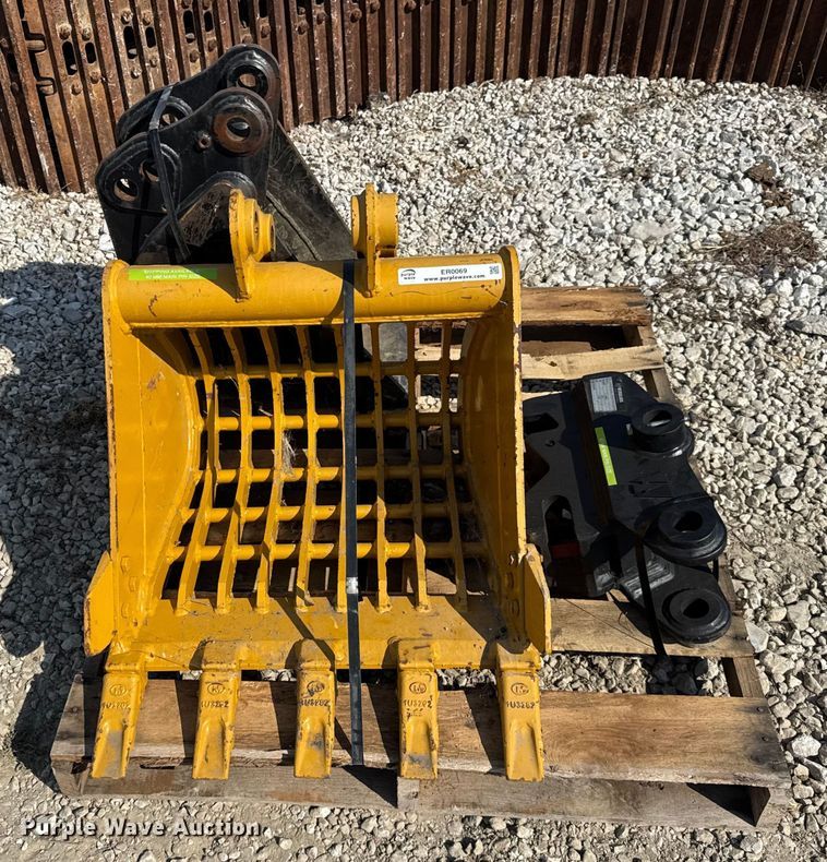 image for item ER0069 Mini excavator attachments