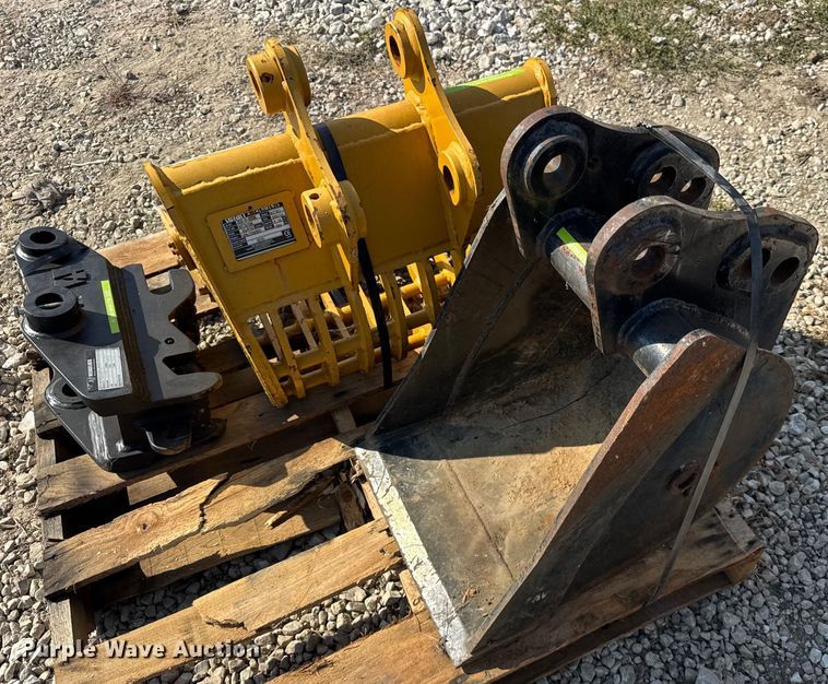 image for item ER0069 Mini excavator attachments