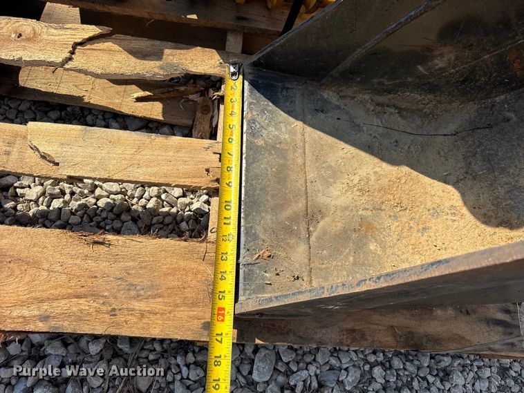 image for item ER0069 Mini excavator attachments