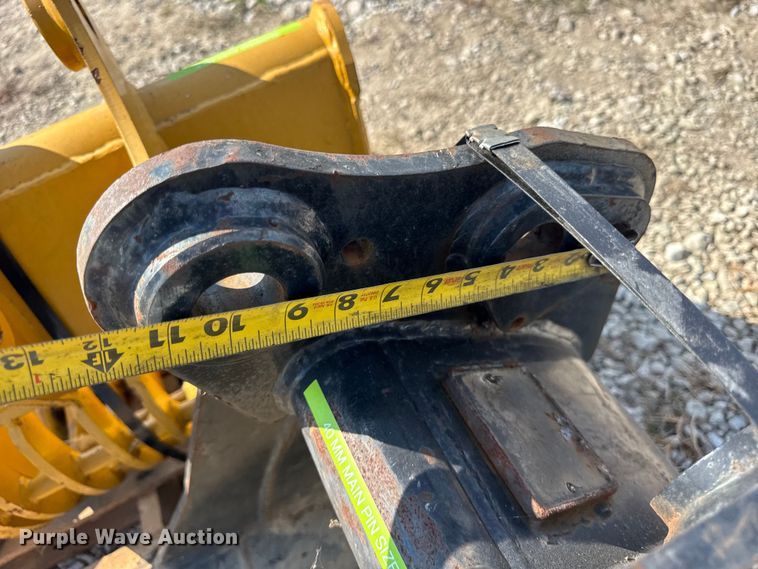 image for item ER0069 Mini excavator attachments