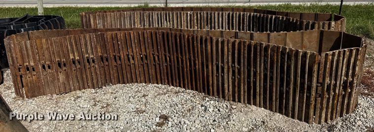 image for item ER0070 John Deere 210G tracks