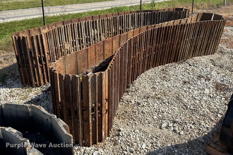 image for item ER0070 John Deere 210G tracks