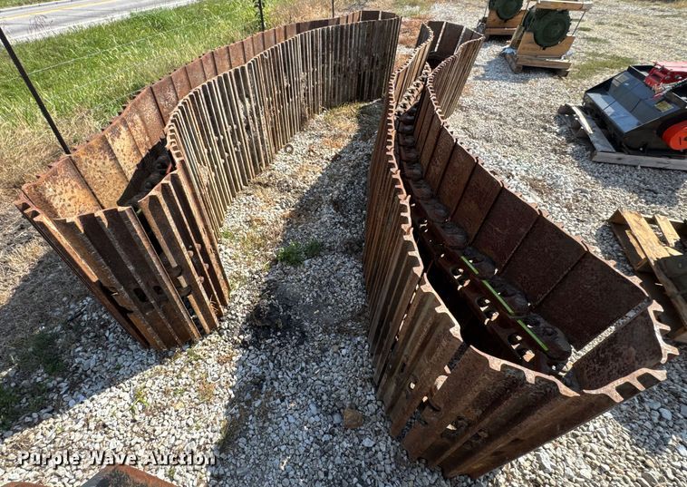 image for item ER0070 John Deere 210G tracks