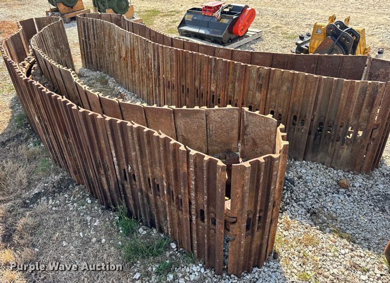 image for item ER0070 John Deere 210G tracks