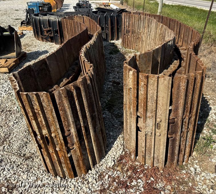 image for item ER0070 John Deere 210G tracks