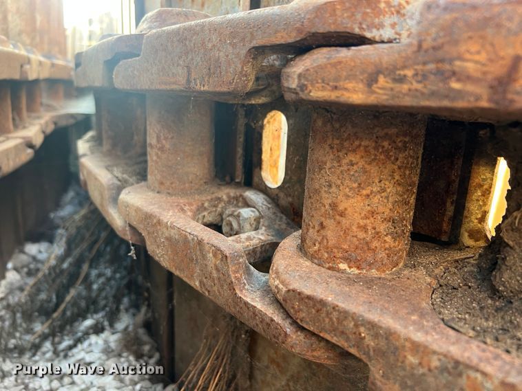 image for item ER0070 John Deere 210G tracks