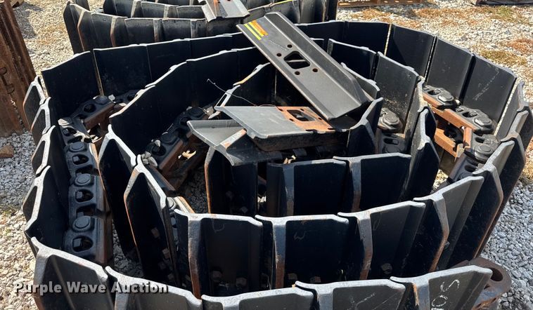 image for item ER0071 John Deere 350D 350G Excavator tracks