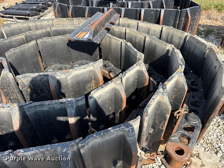 image for item ER0071 John Deere 350D 350G Excavator tracks