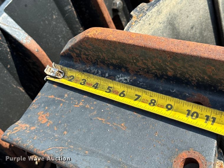 image for item ER0071 John Deere 350D 350G Excavator tracks