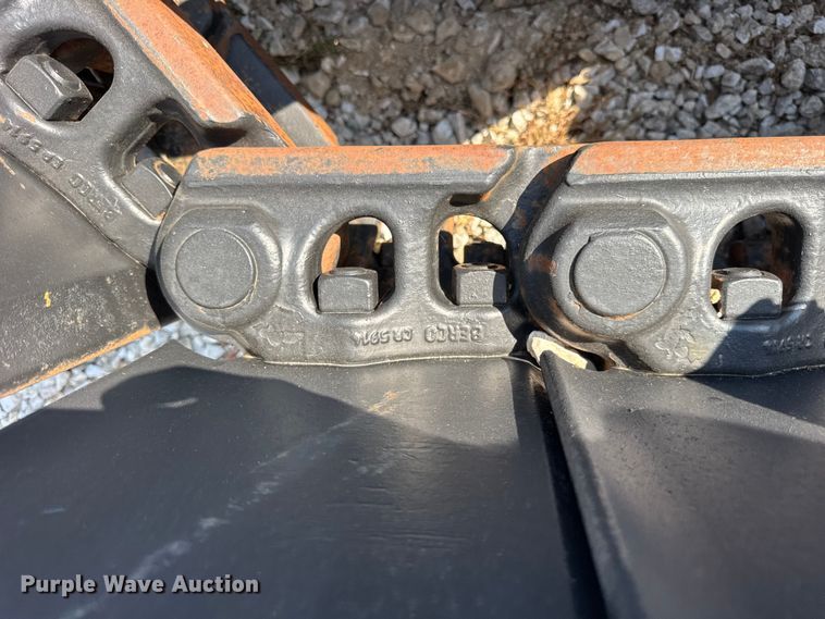 image for item ER0071 John Deere 350D 350G Excavator tracks