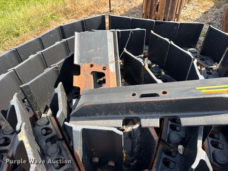 image for item ER0071 John Deere 350D 350G Excavator tracks