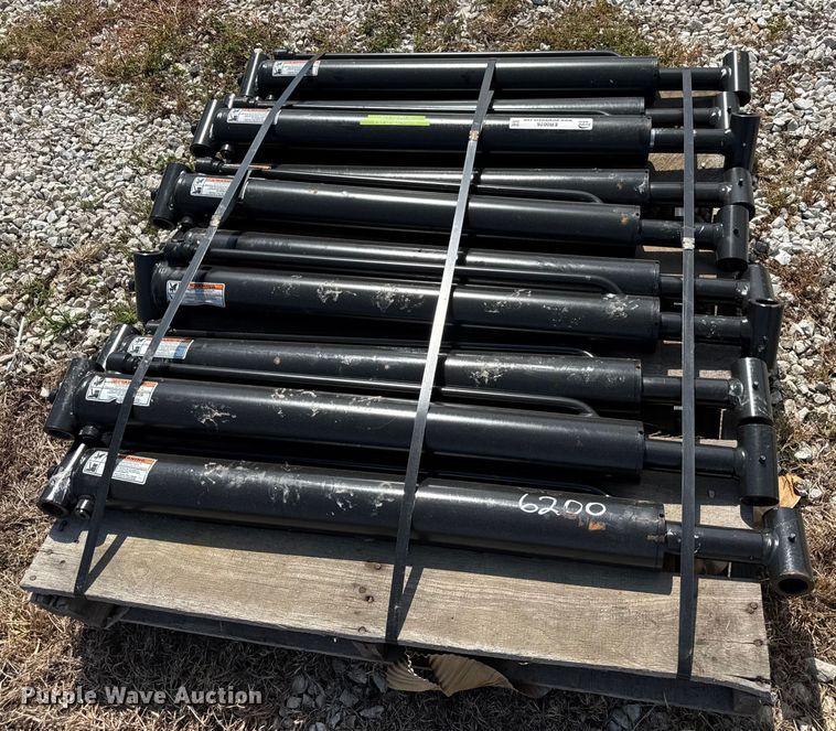 image for item ER0076 (10) excavator thumb hydraulic cylinders