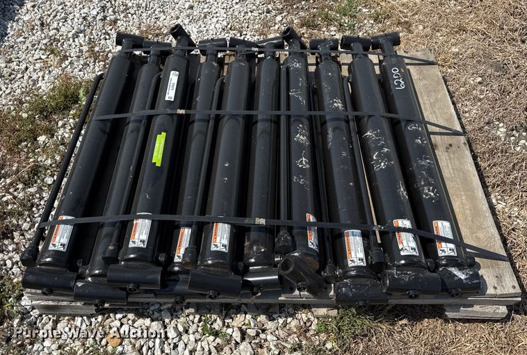 image for item ER0076 (10) excavator thumb hydraulic cylinders