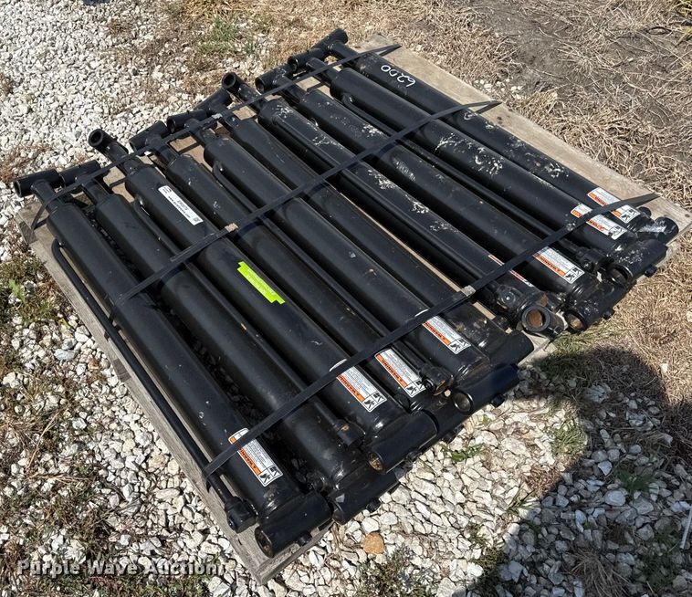 image for item ER0076 (10) excavator thumb hydraulic cylinders