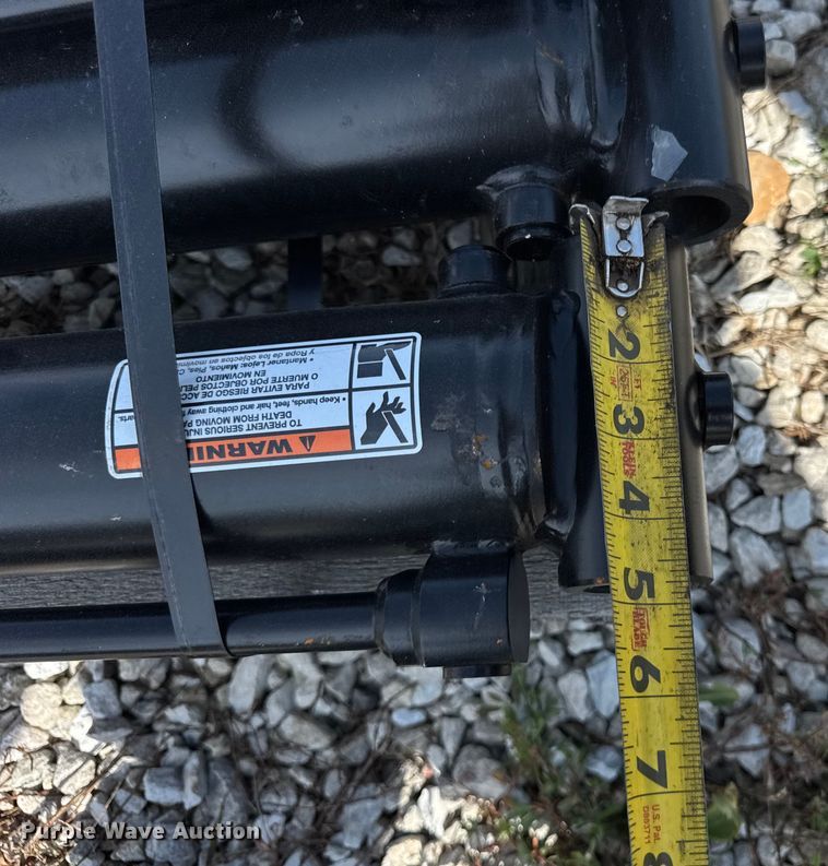 image for item ER0076 (10) excavator thumb hydraulic cylinders