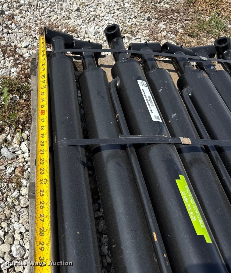 image for item ER0076 (10) excavator thumb hydraulic cylinders