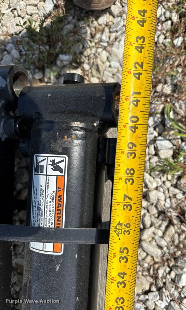 image for item ER0076 (10) excavator thumb hydraulic cylinders