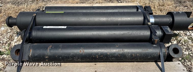 image for item ER0080 (4) hydraulic cylinders