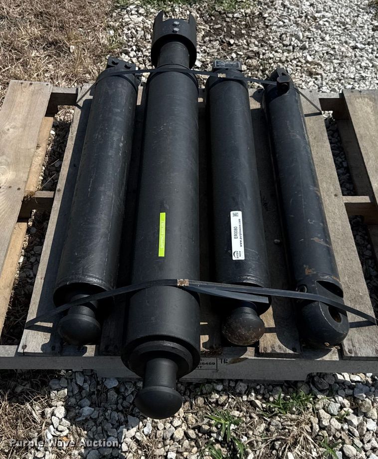 image for item ER0080 (4) hydraulic cylinders