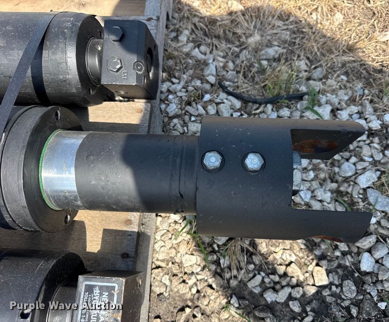 image for item ER0080 (4) hydraulic cylinders