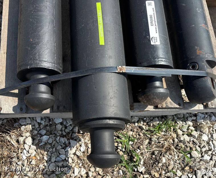 image for item ER0080 (4) hydraulic cylinders