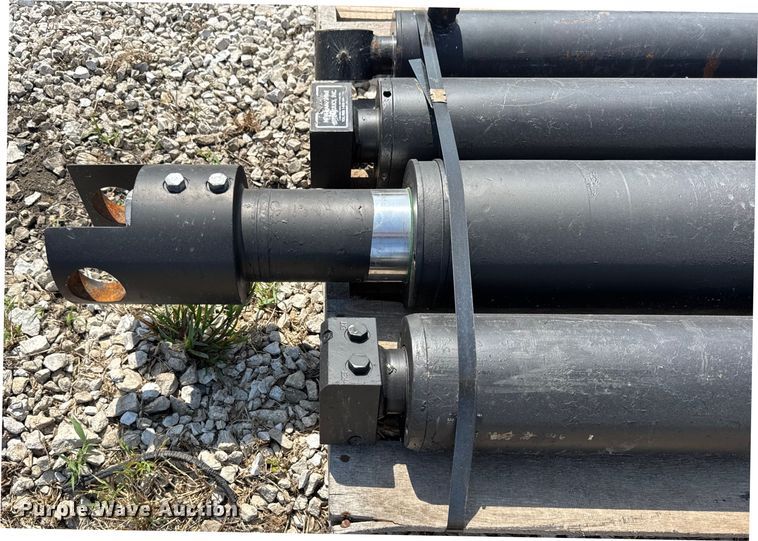 image for item ER0080 (4) hydraulic cylinders