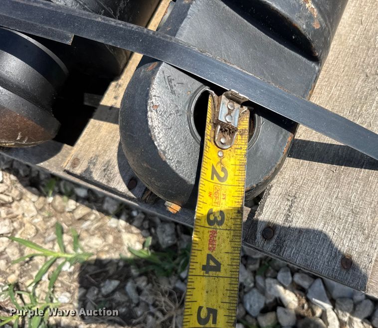 image for item ER0080 (4) hydraulic cylinders