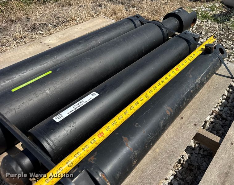 image for item ER0080 (4) hydraulic cylinders