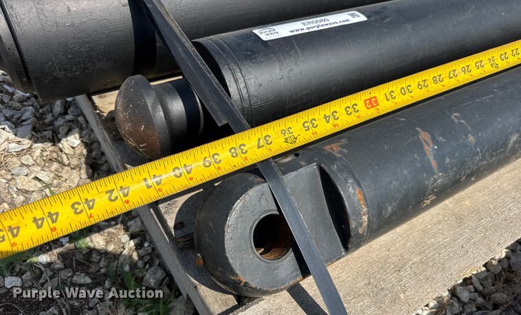 image for item ER0080 (4) hydraulic cylinders