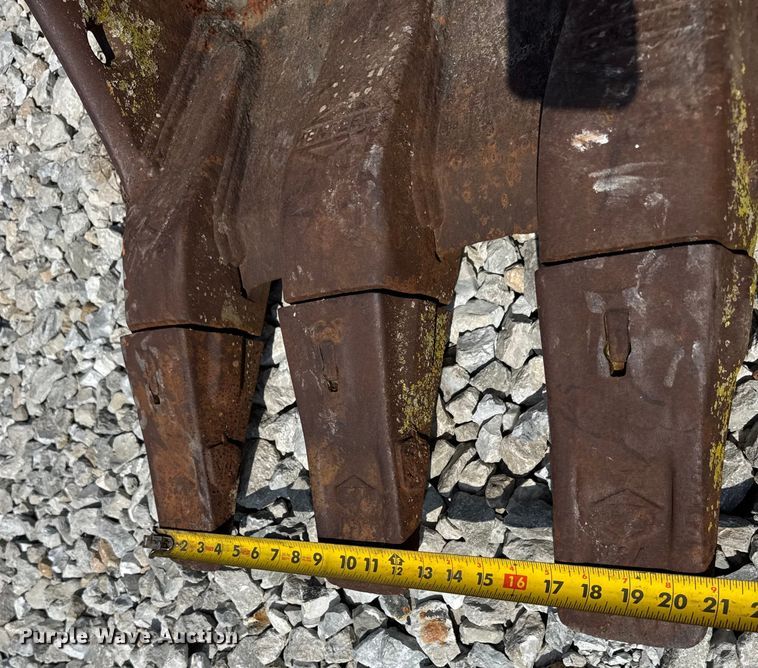 image for item ER0084 Hensley excavator bucket