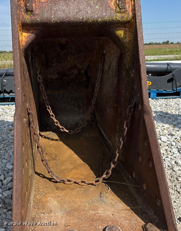 image for item ER0089 CF excavator bucket