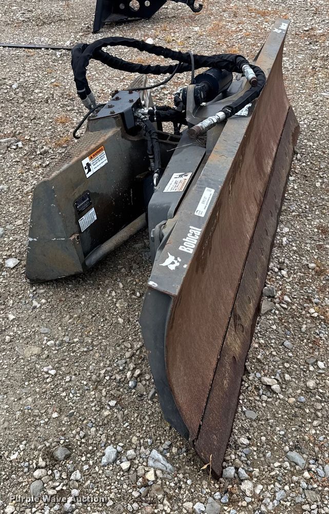 image for item ER0127 2011 Bobcat Dozer 96 skid steer dozer blade