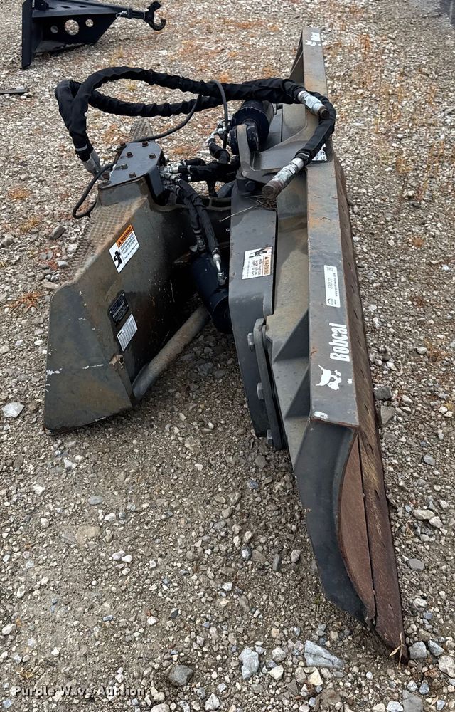 image for item ER0127 2011 Bobcat Dozer 96 skid steer dozer blade