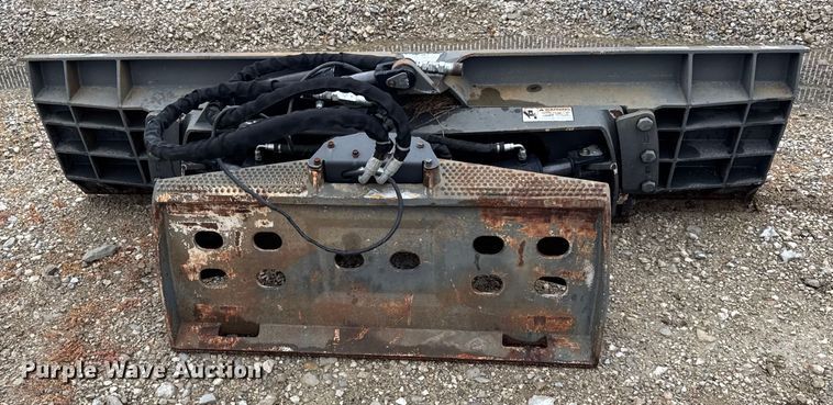 image for item ER0127 2011 Bobcat Dozer 96 skid steer dozer blade