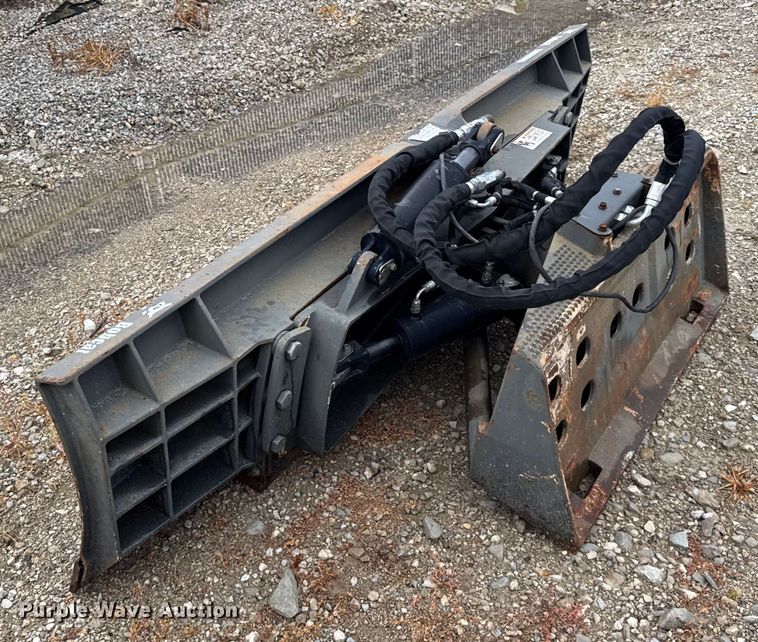 image for item ER0127 2011 Bobcat Dozer 96 skid steer dozer blade