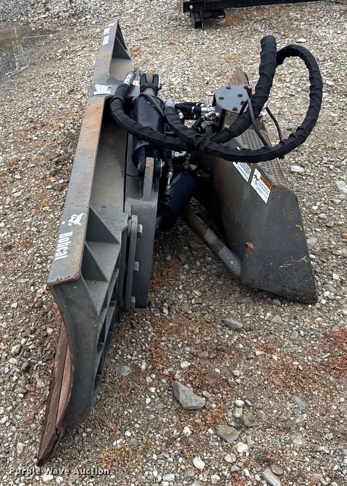 image for item ER0127 2011 Bobcat Dozer 96 skid steer dozer blade