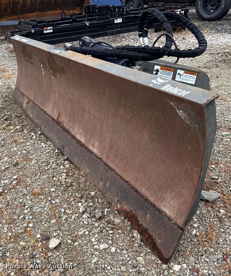 image for item ER0127 2011 Bobcat Dozer 96 skid steer dozer blade