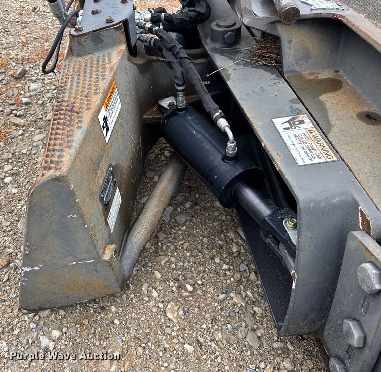 image for item ER0127 2011 Bobcat Dozer 96 skid steer dozer blade