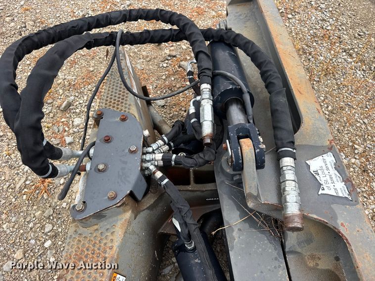 image for item ER0127 2011 Bobcat Dozer 96 skid steer dozer blade