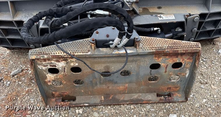 image for item ER0127 2011 Bobcat Dozer 96 skid steer dozer blade