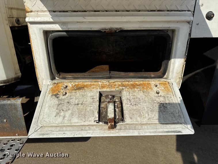 image for item ER0128 2001 Freightliner FL50 bucket truck