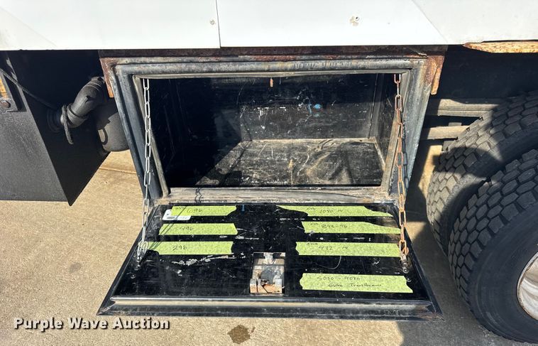 image for item ER0128 2001 Freightliner FL50 bucket truck